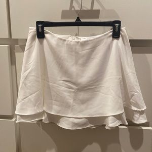 DO+BE White Skort